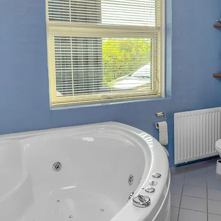 Stunning In With Sauna 에벨토프트